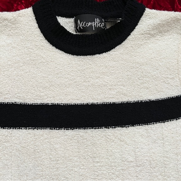 Vintage Accomplice Cropped Crew Neck Sweater - Picture 5 of 10